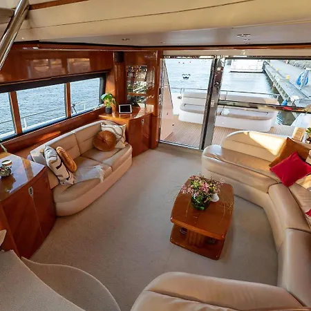 船屋 The Lux Yachts - Luxury Private Yacht Experience 赫尔辛基
