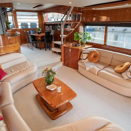 船屋 The Lux Yachts - Luxury Private Yacht Experience