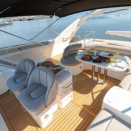 The Lux Yachts - Luxury Private Yacht Experience 赫尔辛基