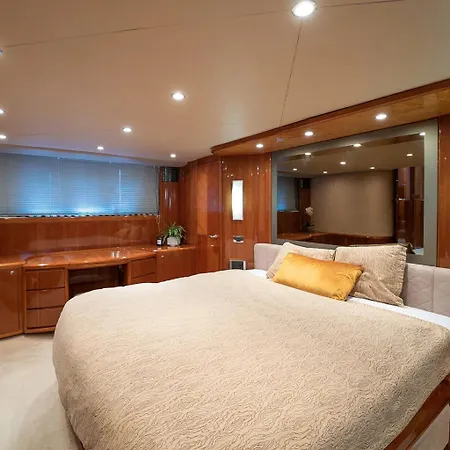 船屋 The Lux Yachts - Luxury Private Yacht Experience *