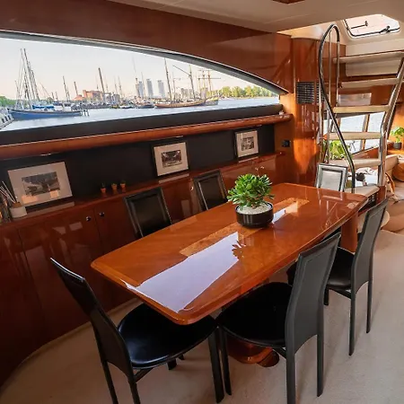 ספינת מלון The Lux Yachts - Luxury Private Yacht Experience